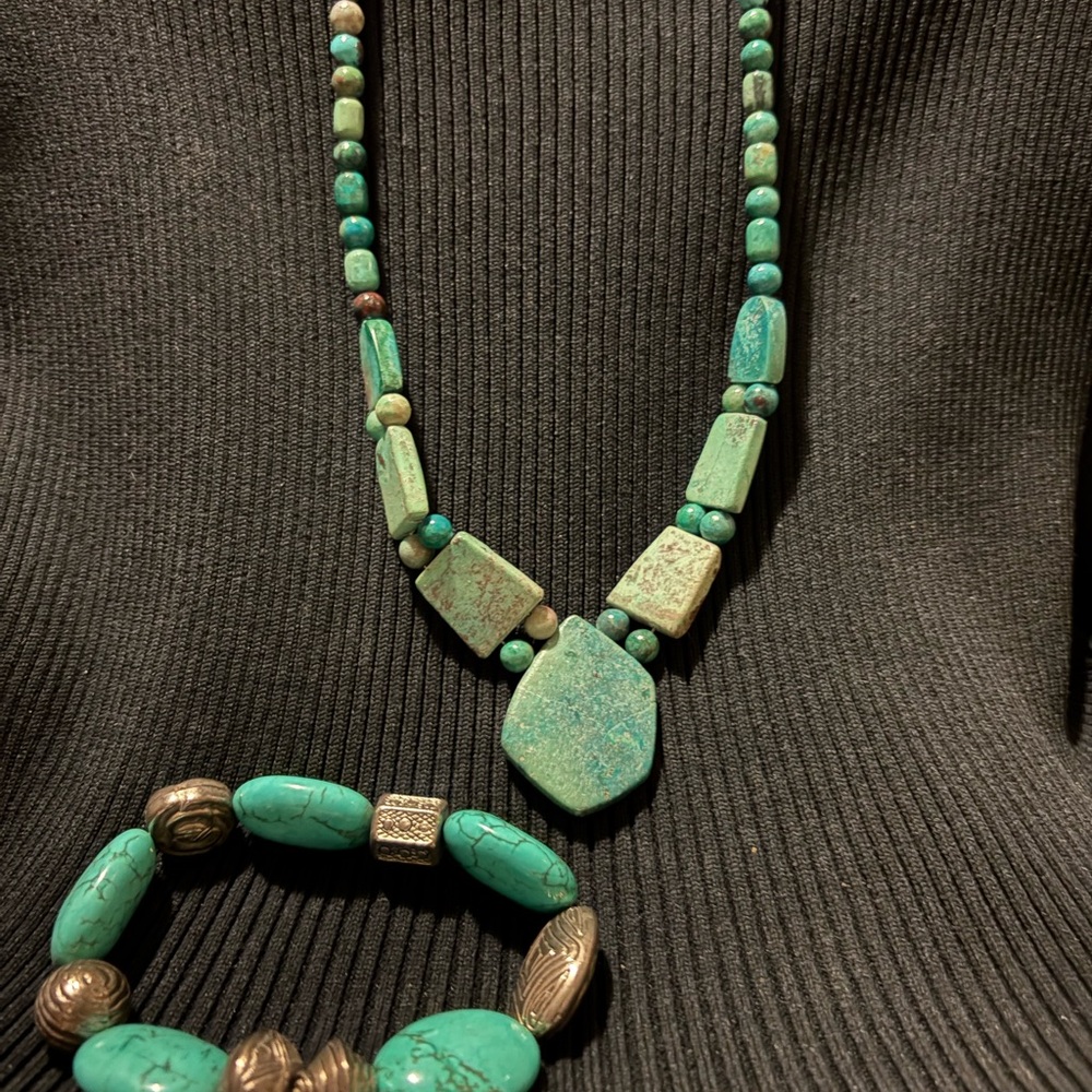 Turquoise Beaded Pendant Necklace and Bracelet Set - Green Turquoise